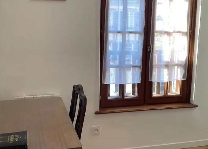 Petite Maison Et Port De Plaisance A Pied *