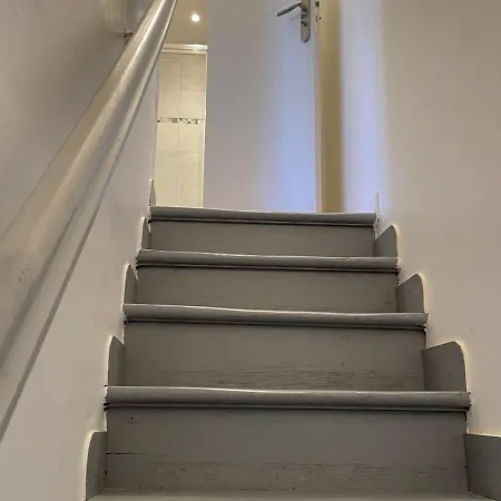 Petite Maison Et Port De Plaisance A Pied *