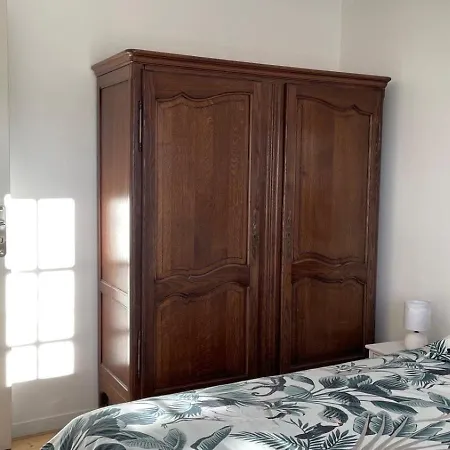 Petite Maison Et Port De Plaisance A Pied