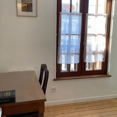 Petite Maison Et Port De Plaisance A Pied *