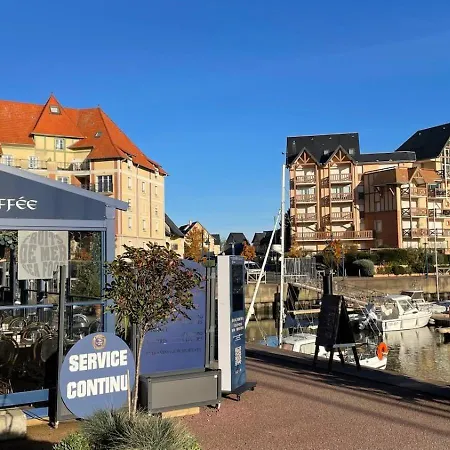 Petite Maison Et Port De Plaisance A Pied Dives-sur-Mer