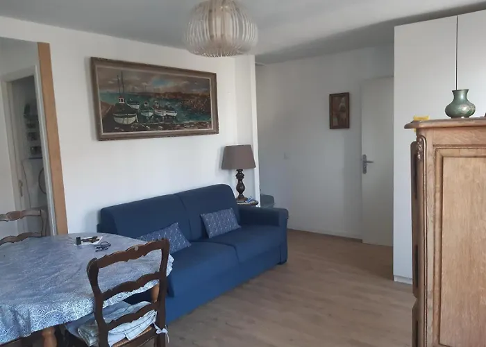 Petite Maison Et Port De Plaisance A Pied * Dives-sur-Mer