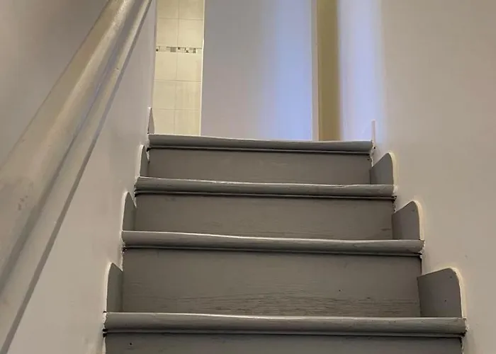 Petite Maison Et Port De Plaisance A Pied *