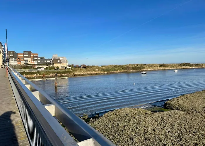 Petite Maison Et Port De Plaisance A Pied